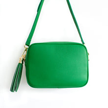 Laden Sie das Bild in den Galerie-Viewer, Bright Green Crossbody Bag with Tassel
